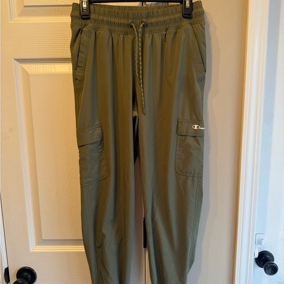 Champion Pants - Women’s Champion Olive Cargo Pants size M